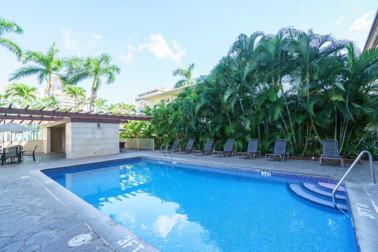 Studio Unit At The Royal Garden, In Waikiki ワイキキ・ロイヤルガーデン Гонолулу Экстерьер фото