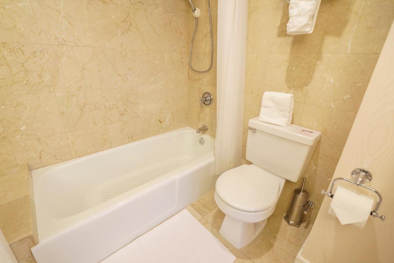 Studio Unit At The Royal Garden, In Waikiki ワイキキ・ロイヤルガーデン Гонолулу Экстерьер фото